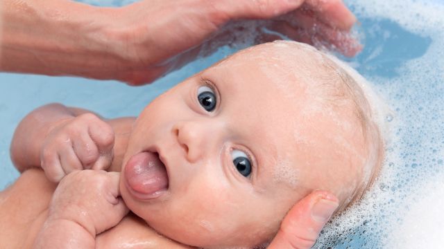 Donner Le Bain A Bebe Mamanpourlavie Com