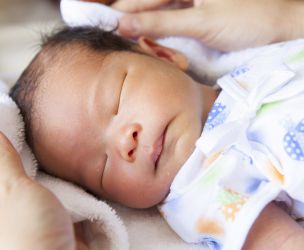 La Perte Des Cheveux De Bebe Mamanpourlavie Com