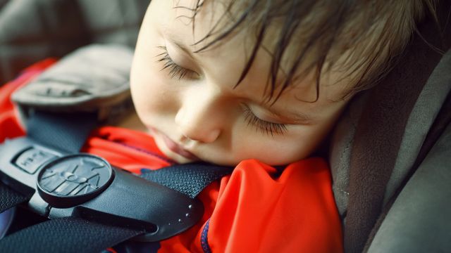 Il Ne Faut Jamais Laisser Un Enfant Seul En Voiture Mamanpourlavie Com