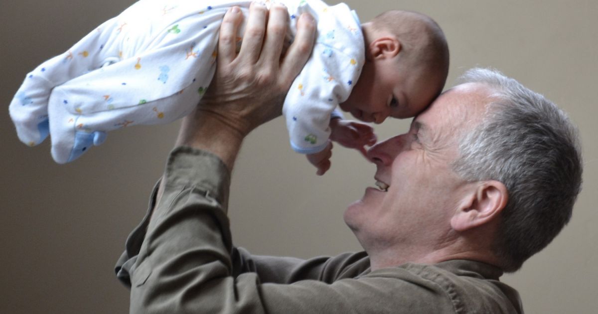 Garde Des Enfants Par Les Grands Parents Avantages Et Inconvenients Mamanpourlavie Com